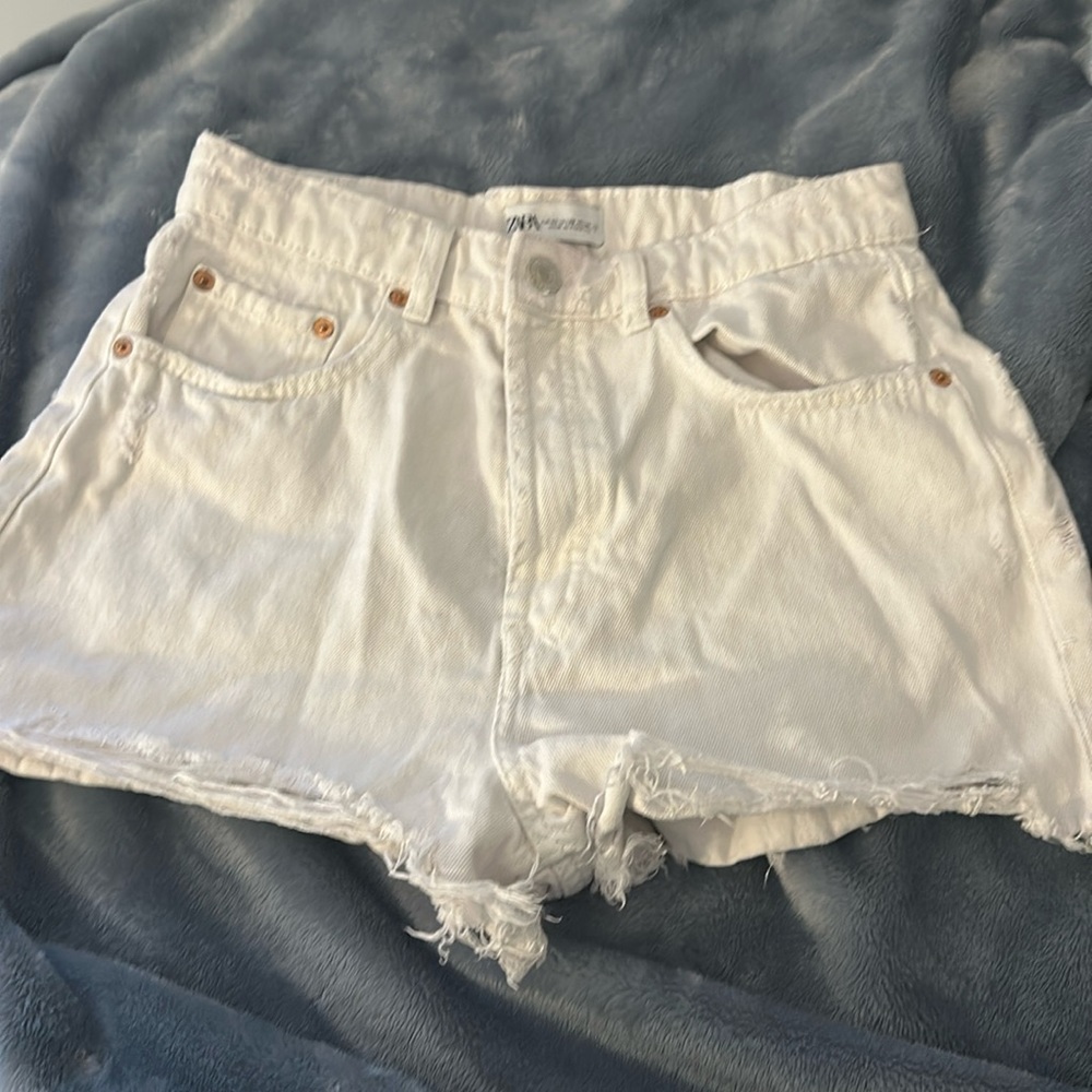 WHITE ZARA DENIM SHORTS